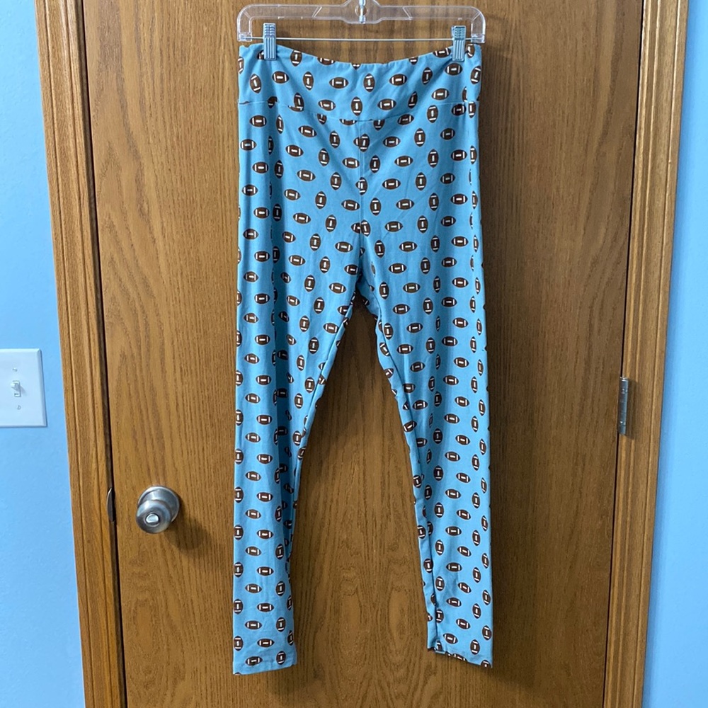 “5/$20” LuLaRoe tall & curvy soft stretchy football Super Bowl game day leggings